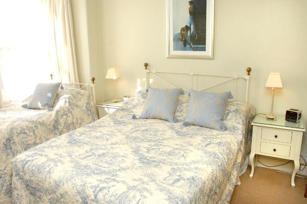 Courtland Otel Stratford-upon-Avon Oda fotoğraf